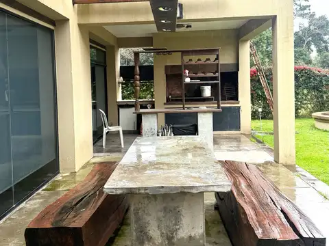 Casa 12 ambientes con 1 baño