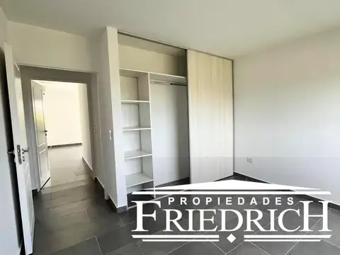 Casa 4 ambientes con 2 baños