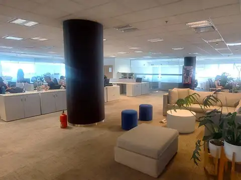 Oficina 9 ambientes con 10 baños
