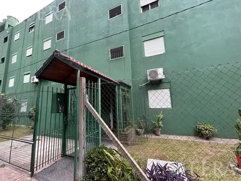 Venta departamento 4 ambientes con balcón en Lanús Este