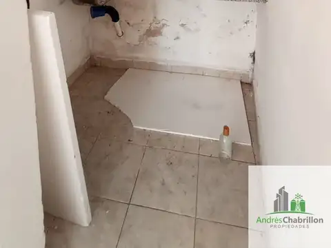 Funcional local comercial con kitchenette y baño