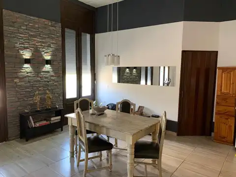 Oficina 18 ambientes con 4 baños