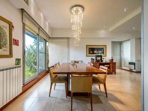 Casa 5 ambientes con 3 baños