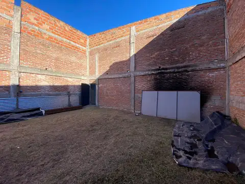 TERRENO EN VENTA CON CONSTRUCCION INICIADA