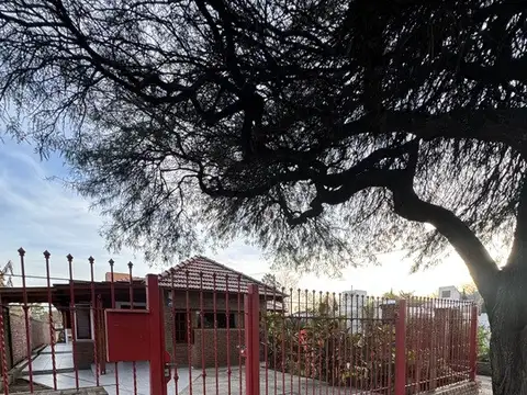 Casa 11 ambientes con 5 baños
