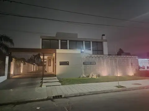 VENDE DUPLEX DE TRES DORM. CERRO DE LAS ROSAS