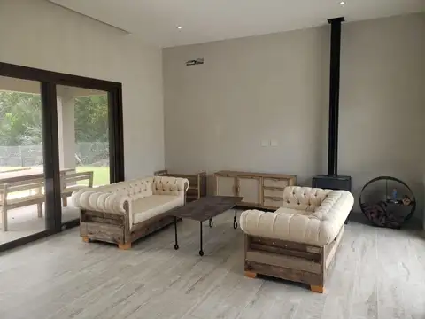 Casa 5 ambientes con 3 baños