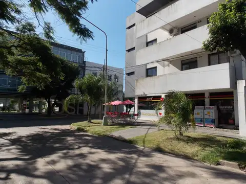 LOCAL COMERCIAL FRENTE A LA UNIVERSIDAD CATÓLICA
