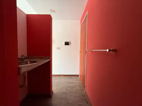 VENTA - Monoambiente con patio y cochera - España y Hospitales, Rosario.