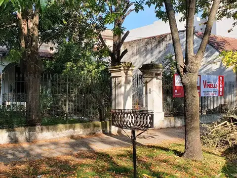 EN UNA EXCELENTE UBICACIÓN, MUY BUEN TERRENO (con inmueble en buen estado a demoler) IDEAL PARA EMPRENDIMIENTO INMOBILIARIO.-