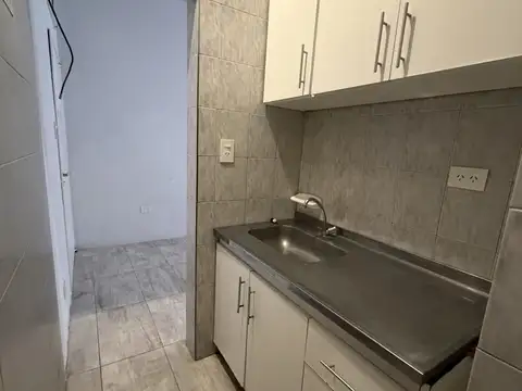 Local en alquiler - Barrio Los Pioneros - dentro de un complejo de locales