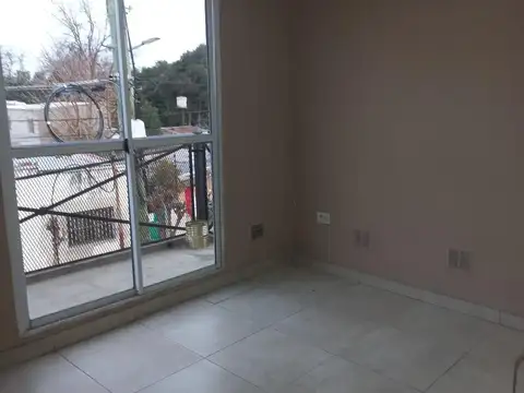Depto Tipo Casa 2 ambientes con 1 baño