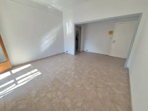 Depto Tipo Casa en Venta en Villa del Parque, USD 120.000