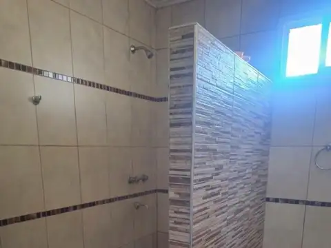 VENDO CASA EN 1° DE MAYO