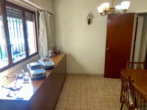 Casa 5 ambientes con 2 baños