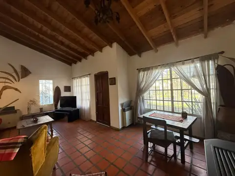 Casa en Alquiler con 2 cocheras