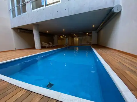 Venta: Hermosa oficina o vivienda de 72m2 sobre Av. Libertador! Piscina Gimnasio Parrilla