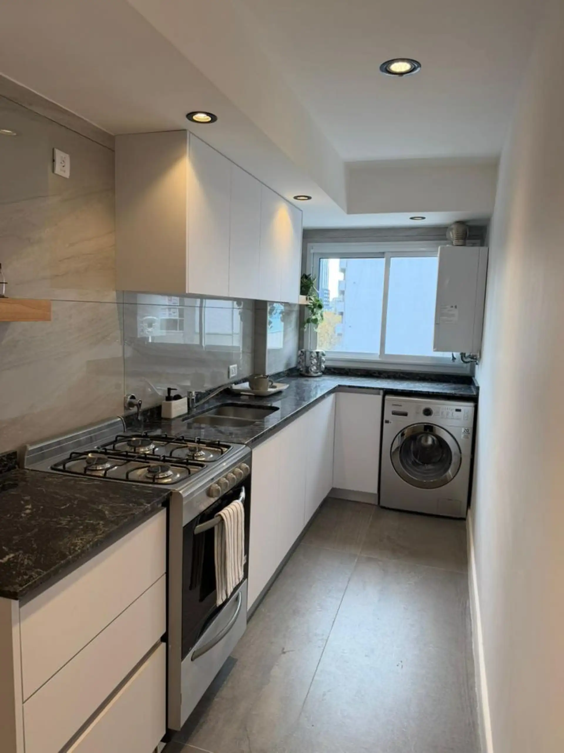 Venta de Departamento 4 AMBIENTES CON COCHERA RECICLADO en Centro