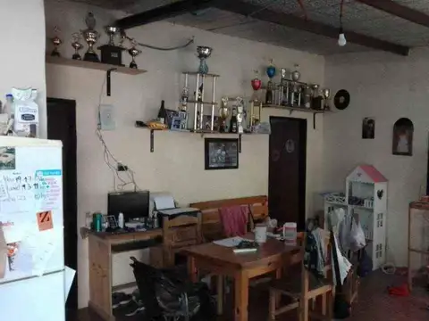 Casa 6 ambientes con 2 baños