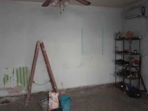 Casa en venta - 4 Dormitorios 2 Baños - Local - 475Mts2 - Luján