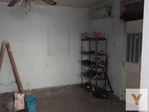 Casa en venta - 4 Dormitorios 2 Baños - Local - 475Mts2 - Luján