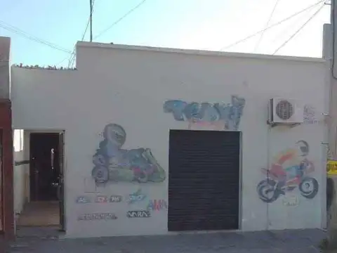Casa en venta - 4 Dormitorios 2 Baños - Local - 475Mts2 - Luján