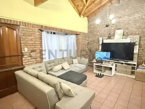 VENTA DE CASA 4 AMBIENTES - SAN MIGUEL - PERMUTA MENOR VALOR-APTO CRÉDITO HIPOTECARIO