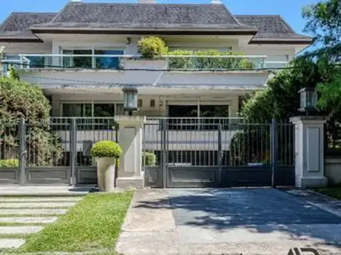 Alquiler 3 Dormitorios, 2 cocheras Carrasco sur 