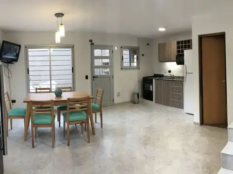Casa 4 ambientes con 2 baños