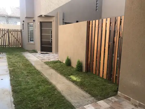Triplex Duplex tipo casa 4 amb con patio Costa Azul San Bernardo La Lucila Alquiler