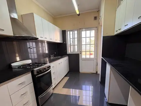 Departamento 5 ambientes con 2 baños