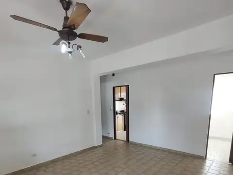 PH 3 amb. entrada independiente, con cochera muy buen estado