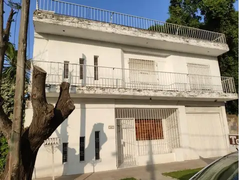 CASA DE 5 AMBIENTES C/ PATIO-TERRAZA- COCHERA  (  ACHAVAL RO