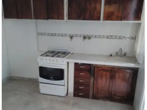 CASA DE 5 AMBIENTES C/ PATIO-TERRAZA- COCHERA  (  ACHAVAL RO