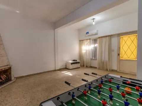 Casa en Venta con 8 cocheras