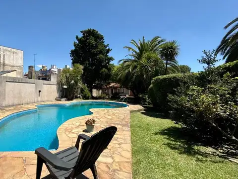 VENTA CASA MADERO MULTIFAMILIAR PARQUE Y PILETA