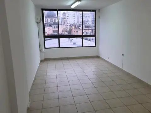 Excelente oficina al frente en impecable estado!