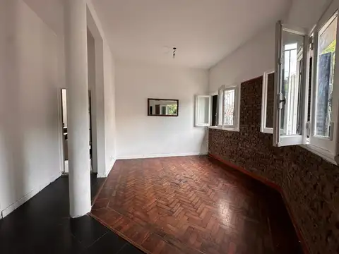 Venta PH de 3 habitaciones, Saavedra. Planta baja, todo al exterior, en esquina