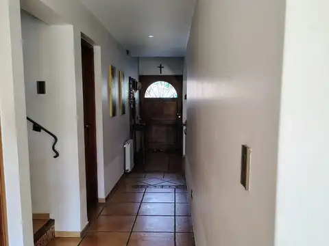 Casa 6 ambientes con 2 baños
