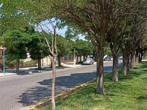 Casa 8 ambientes con 3 baños