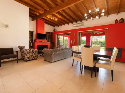 Casa 5 ambientes con 2 baños