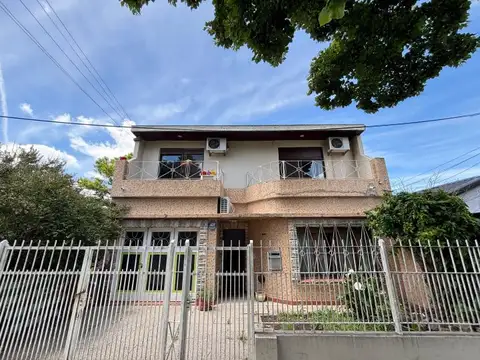 Casa Quinta de 6 ambientes com amplio terreno en Longchamps