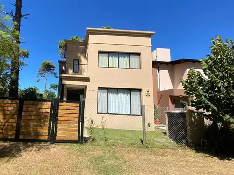 CASA VENTA 4 AMBIENTES PINAMAR