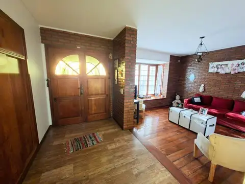Casa en Venta con 3 cocheras