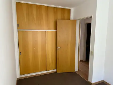 VENTA - DEPARTAMENTO DE DOS DORMITORIOS CON PATIO EN BARRIO MARTIN