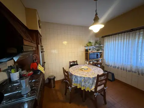 VENTA CASA TRIPLEX 5 AMB. DE CATEGORIA LINIERS