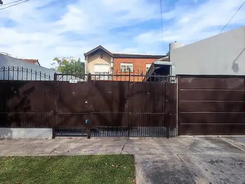 Venta casa 4 ambientes con piscina. Apta Credito