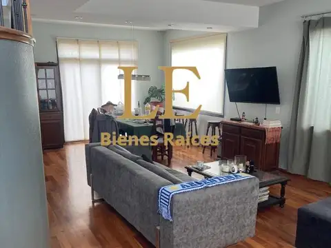 Casa en Venta con 7 cocheras