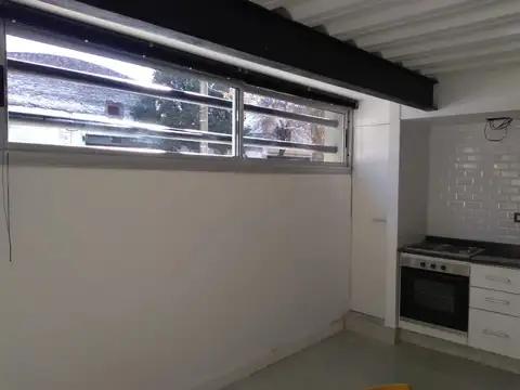 Depto Tipo Casa en Alquiler con 1 cocheras