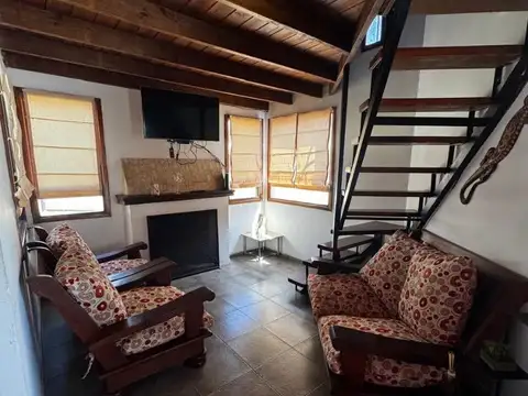 Casa en Alquiler con 3 cocheras